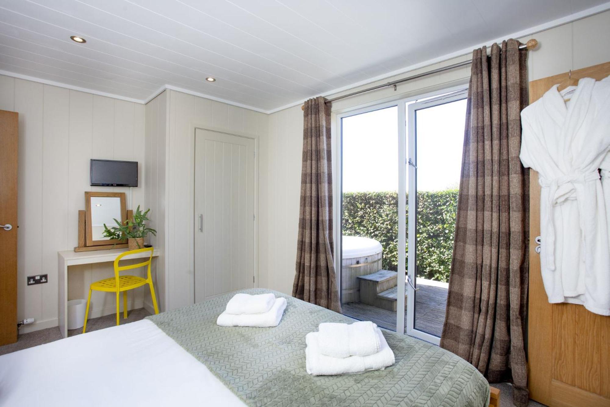 Whileaway Lodge, Strawberryfield Park Чеддер Экстерьер фото